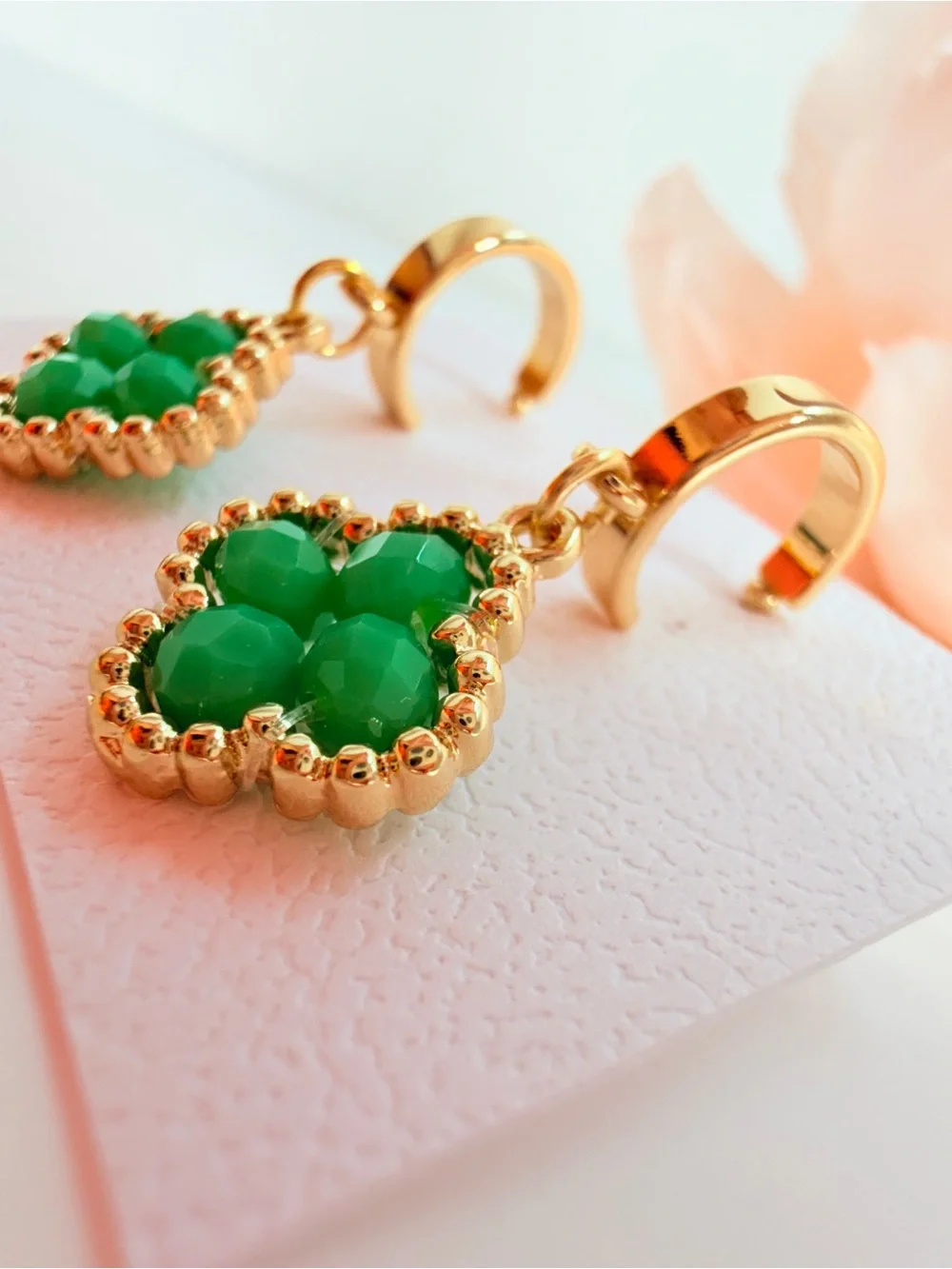 N/A elegant gold